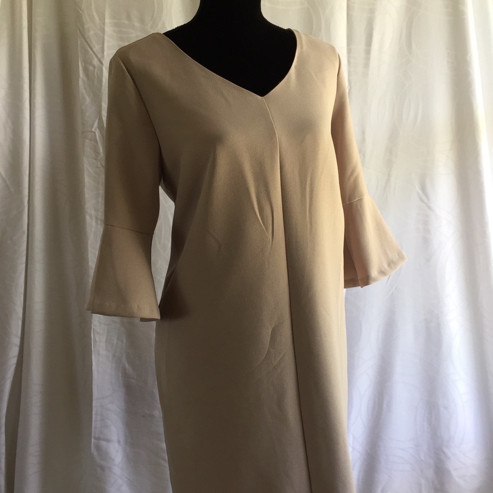 🎈Tan mini dress with 3/4 flounce sleeve Size: Sm